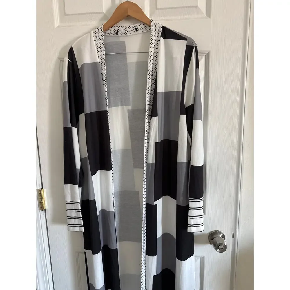 Color Block Splicing Long Sleeved cardigan black and white size XL